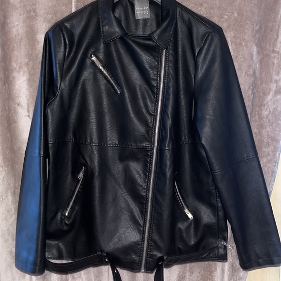Primark Motorcycle  Belted Vegan Leather with zippers NWOT - Picture 6 of 12